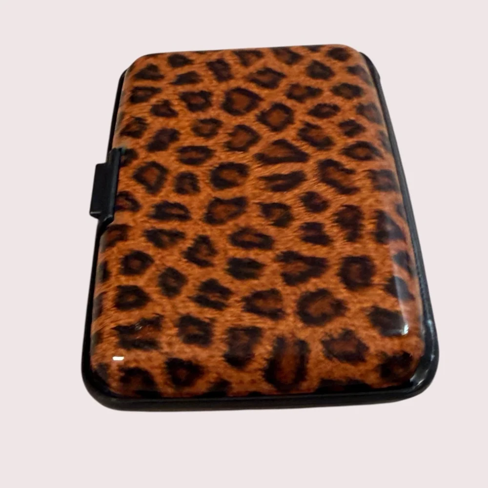 Leopard Print Hard Case Card Holder Wallet Accordion Organizer Card Caddy